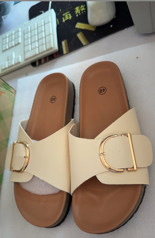 Trendy dámské pantofle s platformou a houbovým efektem