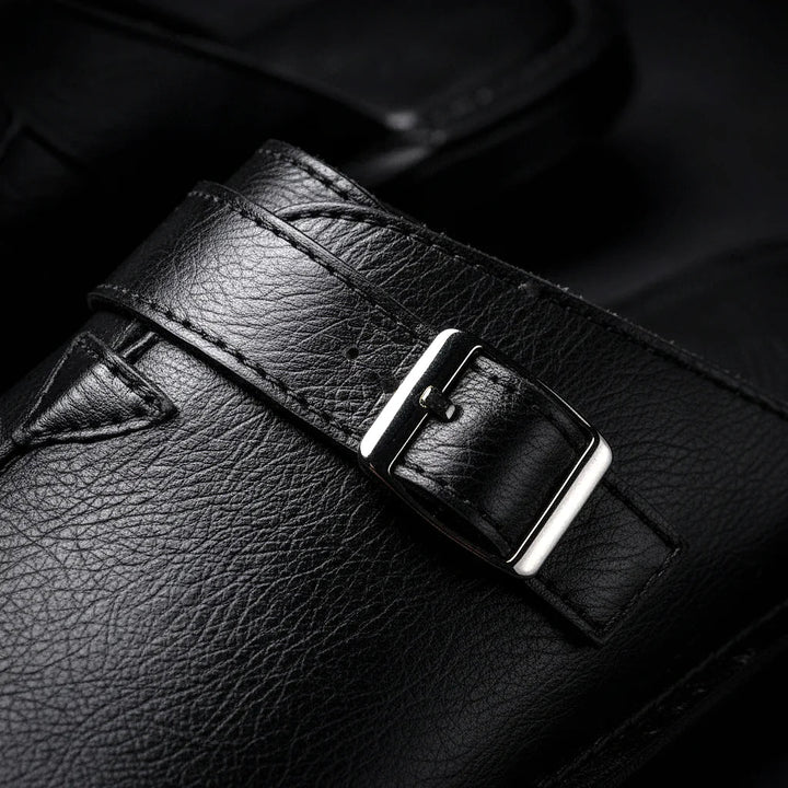 Mule z měkké kůže s přezkou – Řemeslný středomořský styl