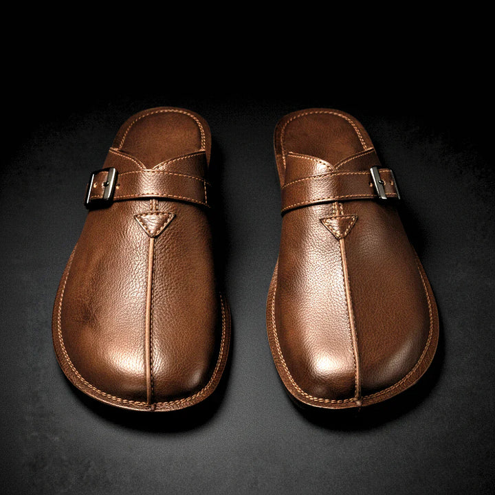 Mule z měkké kůže s přezkou – Řemeslný středomořský styl